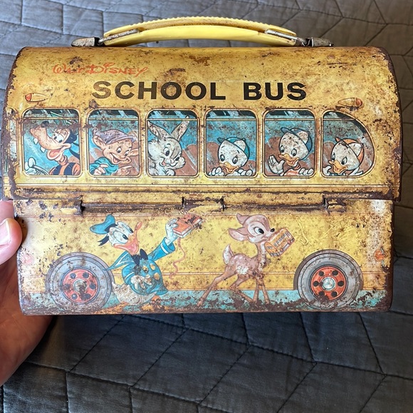 Walt Disney metal school bus lunch box Collectable vintage Retro 60s functioning - Picture 2 of 8